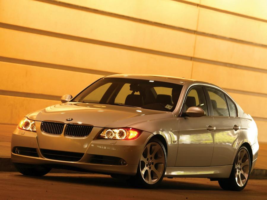  BMW 330i Sedan 2005 года  (US) (фото 3 из 7)
